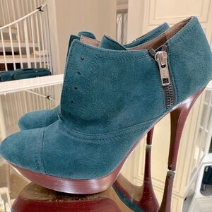 Donald Pliner high heeled booties